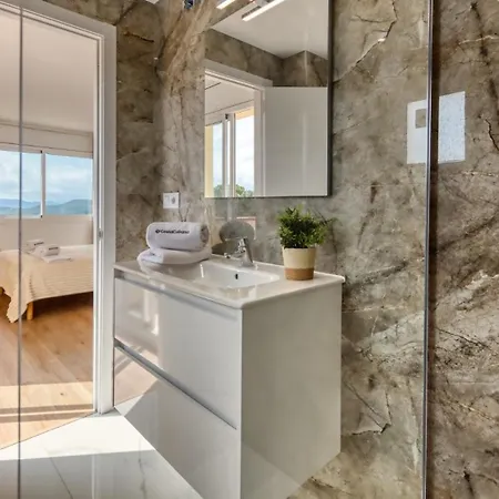 Costacabana - La Luna * يوريت دي مار